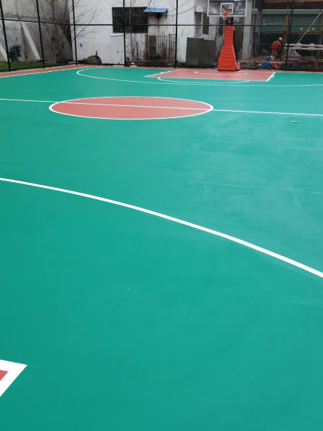 陆丰 球场长期使用易出现地面开裂